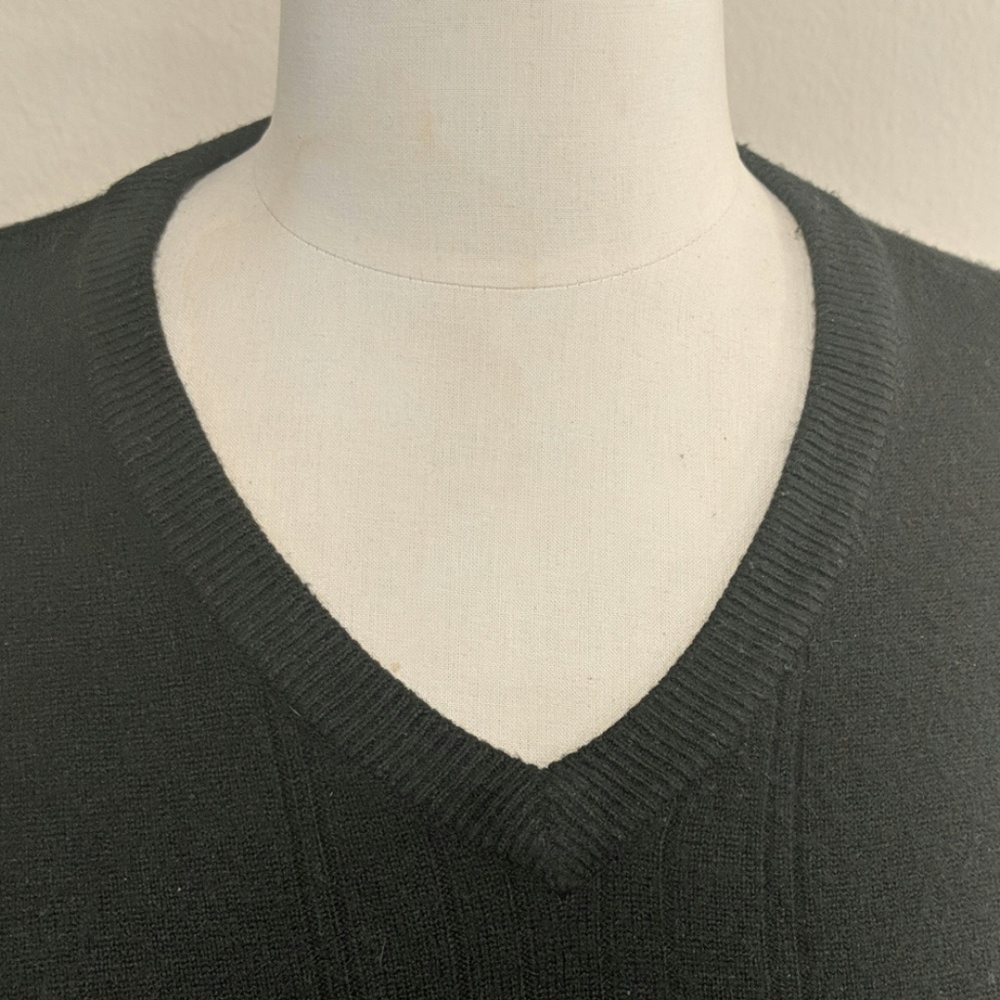 Geoffrey Beene classic black V-neck